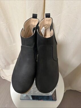 Old Navy Black Ankle Booties